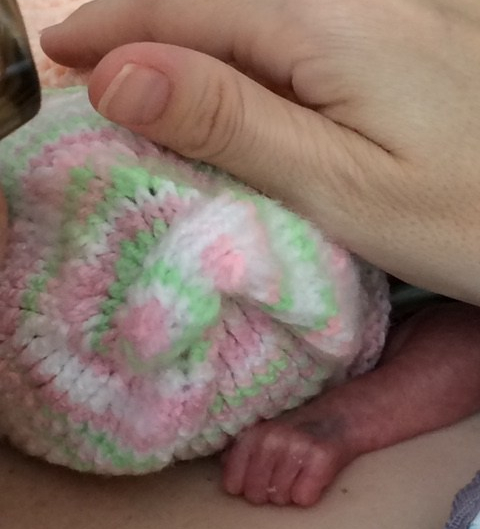 Wren_NewbornHat&amp;Hand